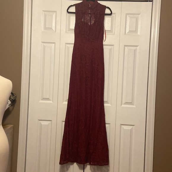 Red lace gown size 2 - Picture 10 of 10